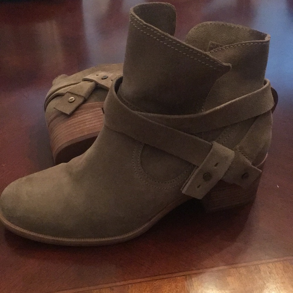 NWT suede ugg ankle boots
